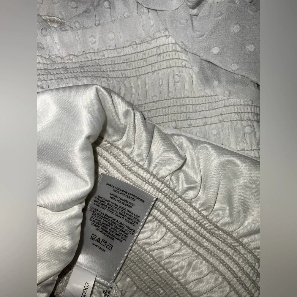 (SOLD) EXPRESS WHITE TOP WITH PUFF SLEEVES PRELOVED - Picture 4 of 5
